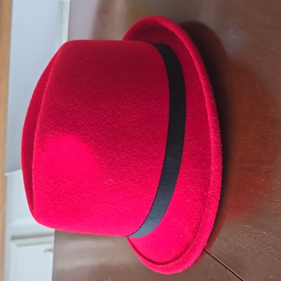 Red 100% Wool Fidora - Picture 5 of 8